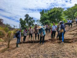 Guna Dukung Ketahanan Pangan Nasional Kapolsek Sayan pimpin Tanam Jagung Di Desa Karang Purun