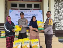 Polsek Sekadau Hulu Kembali Gelar GPM, Puluhan Warga Borong Beras SPHP Bulog
