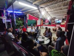 Wujudkan Lingkungan Aman, Satbinmas Polres Melawi Beri Pembinaan dan Bantuan ke Pos Satkamling