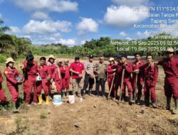Polsek Sekadau Hilir Gandeng Pelajar SPMA Singkawang Tanam Jagung Hibrida