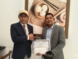 *Gabungan Media Melawi Bagikan Hadiah Sayembara Digital Kreatif Melawi Tahun 2025