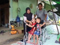 Polres Sekadau Salurkan Kursi Roda dari Donatur untuk Firas, Wujud Kepedulian yang Menginspirasi