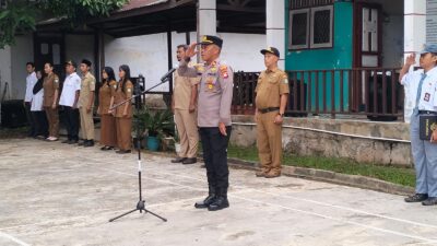 Kapolsek Belimbing Pembina Upacara di SMK Negeri 1 Belimbing