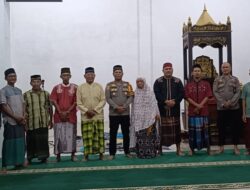Dekat Dengan Warganya, Polsek Muara Pawan Gelar Subuh Keliling di Masjid Babul Ihsan Desa Sungai Awan Kiri 