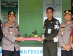 TNI Polri Jalin Sinergitas, Kapolres Melawi Sambut HUT TNI ke-80 dengan Bawa Tumpeng