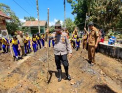 Pelajar SMAN 1 Nanga Taman Antusias Ikut Tanam Jagung Bersama Polisi