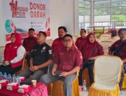 Dalam Kegiatan Humas Ke-74 Polres Melawi,Kepala Desa Baru Kecamatan Nanga Pinoh Antusias Donorkan Darah Bersama Staf Pemerintah Desa