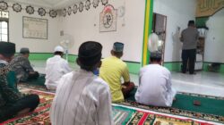 Personel Polsek Ella Hilir Jadi Bilal dan Khotib Sholat Jumat di Masjid Hidayatullah, Sampaikan Khutbah Tentang Cara Mendapatkan Syafaat Rasulullah SAW
