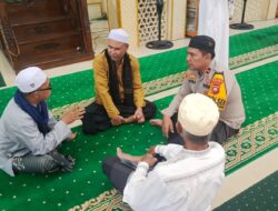 Seusai Sholat Jum’at, Kapolsek Benua Kayong Duduk Bersama Pengurus Masjid Assalam dan Warga Kelurahan Tuan-Tuan Gelar “Jum’at Curhat”