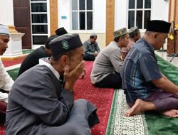 Bhabinkamtibmas Polsek Sungai Laur Laksanakan Kegiatan Subuh Keliling di Masjid An-Nur Desa Riam Bunut