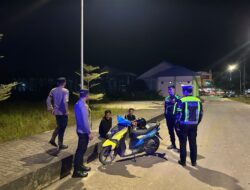 Patroli Malam Polres Sekadau Ingatkan Remaja Jaga Ketertiban di Kawasan Perumahan