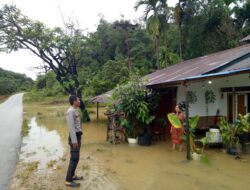 Polsek Nanga Taman Cek Kondisi Banjir, Jalan Poros Sudah Aman Dilalui