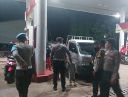 Polri Sahabat Anak, Momen Hangat Saat Patroli Malam di SPBU Sekadau