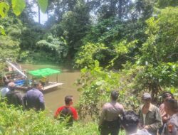 Polisi Bersama Forum Masyarakat Peduli Air Sungai Ntorap Tertibkan PETI di Sekadau Hulu