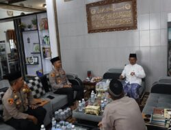 Jalin Silaturahmi Dengan Tokoh Agama Kapolres Ketapang kunjungi Kediaman Ketua PCNU Sekaligus Pimpinan Ponpes Mambaul Khoirot
