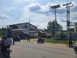 Kasat Lantas IPTU Sudarsono Pimpin Regu Siaga Polres Sekadau Amankan Ibadah Minggu