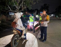Kapolsek Nanga Tayap Pimpin Patroli Kamtibmas di Area Pasar, Tegaskan Pentingnya Kewaspadaan dan Ketertiban