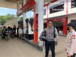 Personel Polsek Mempawah Hulu Melaksanakan Giat Patroli Dialogis Sambangi SPBU 