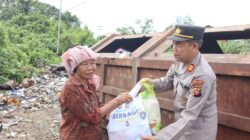 Kasat Binmas Polres Ketapang Gelar Kegiatan Jum’at Berkah dengan Membagikan Paket Sembako kepada Warga Kurang Mampu