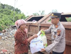 Kasat Binmas Polres Ketapang Gelar Kegiatan Jum’at Berkah dengan Membagikan Paket Sembako kepada Warga Kurang Mampu