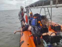 Sat Polairud Polres Ketapang bersama Tim Gabungan Temukan dan Evakuasi Nelayan Hilang di Perairan Muara Ketapang