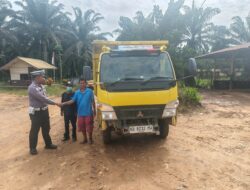 Satgas Preventif Ops Zebra Kapuas 2025 Cek Kendaraan Truk Sawit di PT MJP Sekadau