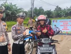 Pemuda Tuna Wicara di Sekadau Dapat Apresiasi Polisi Saat Operasi Zebra Kapuas 2025