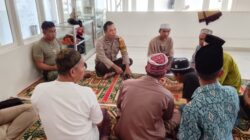 Dekat dengan Masyarakat, Bhabinkamtibmas Polsek Sungai Laur Gelar Jum’at Curhat di Masjid Al-Muhajirin