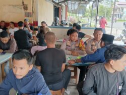 Kapolsek Delta Pawan dam Kapolsek Benua Kayong Laksanakan Silaturahmi dengan Tokoh Madura di Warkop Makyah Pincat