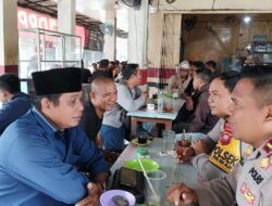 Kapolsek Delta Pawan dam Kapolsek Benua Kayong Laksanakan Silaturahmi dengan Tokoh Madura di Warkop Makyah Pincat