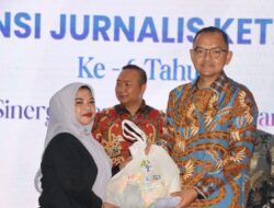 Kapolres Ketapang Beserta Forkopimda Hadiri HUT Aliansi Jurnalis Ketapang (AJK) ke-6 Tahun 2025 dan Terima Penghargaan Sinergitas