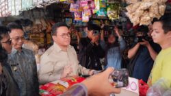Menteri Perdagangan Sidak ke Pasar Flamboyan, Pastikan Harga Pangan Stabil Jelang Natal dan Tahun Baru