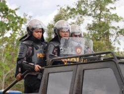 Kapolres Melawi Turun Lansung Pimpin Halau Masa Pengunjuk Rasa di Kantor DPRD