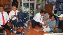 Di Hari Jadi Fungsi Reserse Polri Ke- 78*Kasat Reskrim Polres Melawi “Tebar Senyum”Dengan Memberikan Bantuan Kursi Roda 