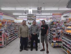 Patroli Malam di Bawah Terang Rembulan, Polsek Mandor Sampaikan Himbauan Kamtibmas kepada Warga