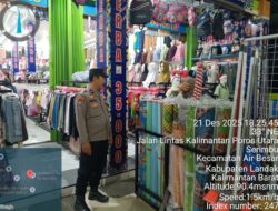 Lebih Dari Cegah Kejahatan: Polisi Berikan Pesan Peduli Saat Patroli Malam”