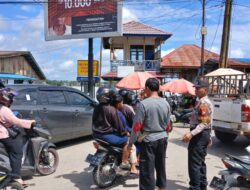 Lonjakan Aktivitas Jelang Nataru, Pamapta Polres Sekadau Respons Cepat Urai Kemacetan Pasar