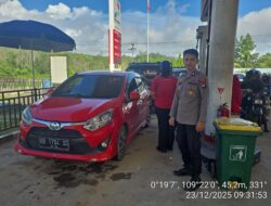 Polisi Laksanakan Patroli Siang di SPBU dan Lokasi Rawan Pencurian, Sampaikan Himbauan Kamtibmas