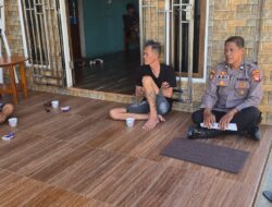 Ngobrol Santai Bersama Warga, Polsek Mandor Sampaikan Pesan Kamtibmas