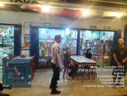 Patroli Malam, Polisi Sambangi Tempat Tongkrongan Warga di Air Besar