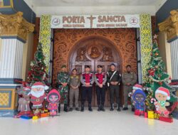 Personel Pos Pengamanan 82 Pasar Baru Intensifkan Patroli dan Pemantauan Arus Lalu Lintas dalam Rangka Ops Lilin Kapuas 2025