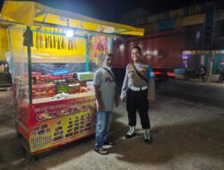 Melalui Patroli Dialogis Malam Hari, Personel Polsek Mempawah Hulu Titipkan Pesan Kamtibmas