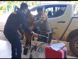 Aksi Humanis Polres Ketapang Ops Lilin Kapuas 2025, Membantu Penumpang Sakit di Bandara Rahadi Oesman