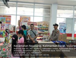 Personil Polsek Ngabang Lakukan Patroli Disekitaran Perbankan dan Tempat Perbelanjaan Antisipasi Gangguan Keamanan
