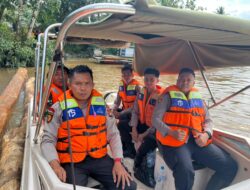 Tim Gabungan Lakukan Pencarian Seorang Warga Tenggelam Di Sungai Melawi