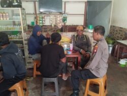 Polisi Menyapa Warga Nongkrong, Pesan Keamanan Disampaikan Penuh Keakraban