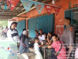 Di Bawah Terik Matahari, Polisi Tetap Humanis Sapa Warga Saat Patroli Siang