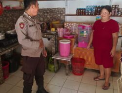 Sambangi Warga Saat Patroli Polsek Kuala Behe Sampaikan Pesan Kamtibmas