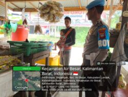 Polisi Sambangi Warung Warga, Patroli Siang Penuh Keakraban di Air Besar