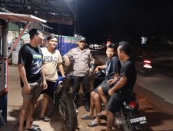 Patroli Malam Humanis, Polisi Sambangi Warga dengan Canda dan Pesan Kamtibmas